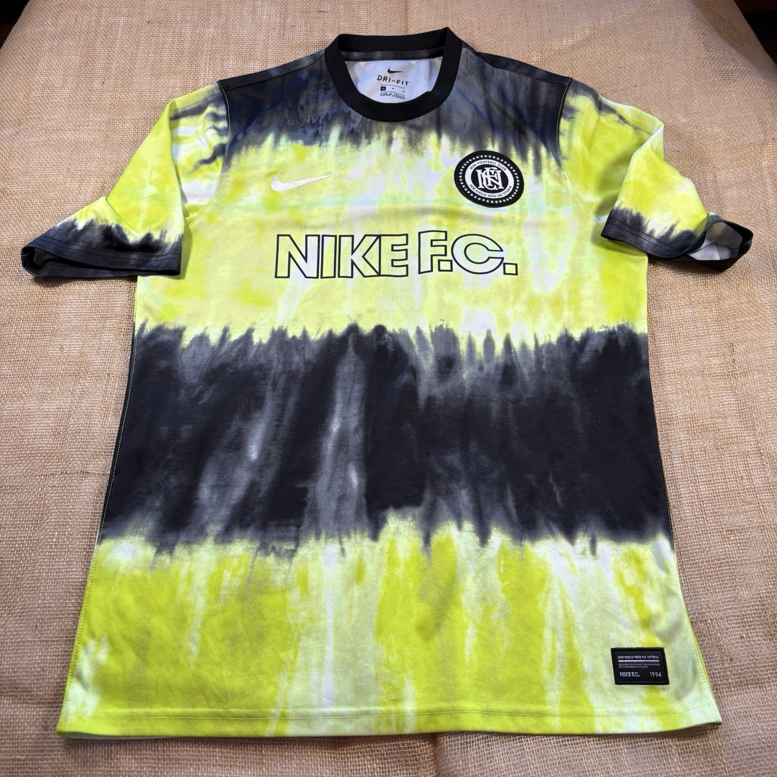 NIKE Football Club Men's Dri-Fit Black Green Crewneck T-Shirt Jersey Size Medium gallery
