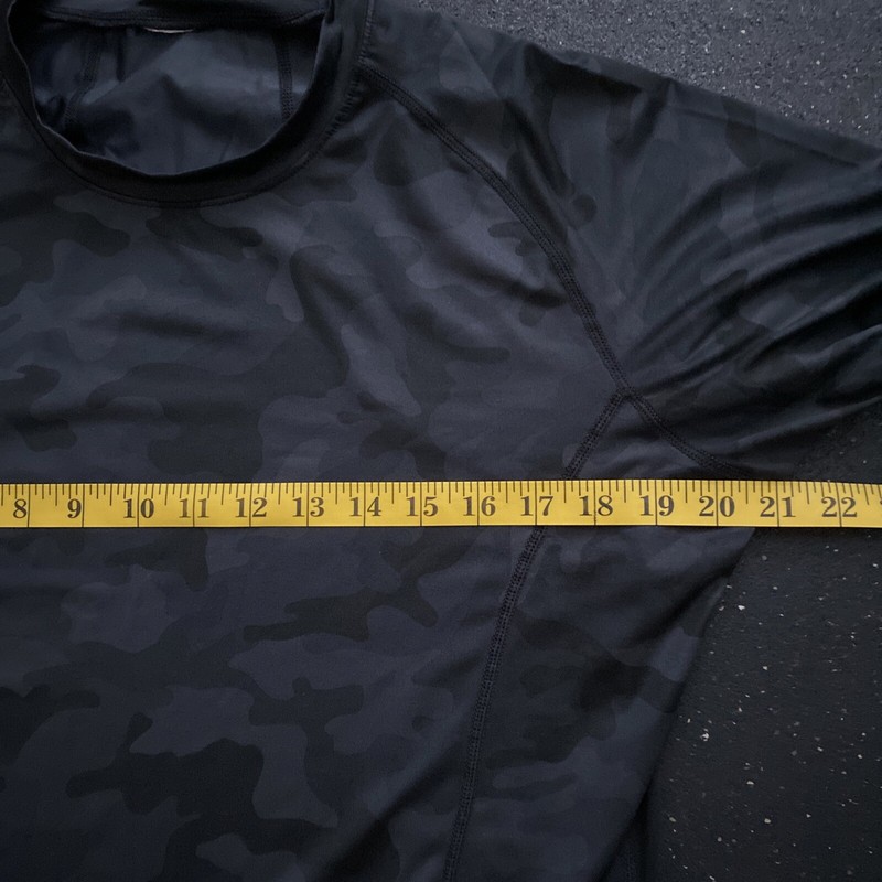 Camo Long-Sleeve Athletic Stretch Dark Gray/Black Mens Small or Med Pullover gallery