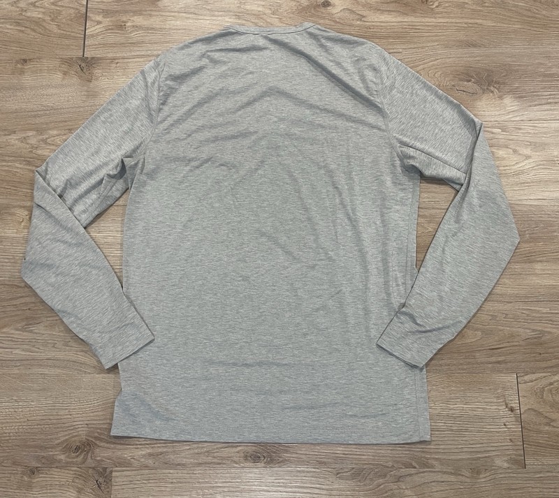 Vuori Ease Performance Henley Shirt Long Sleeve V194 Gray Mens Large L gallery