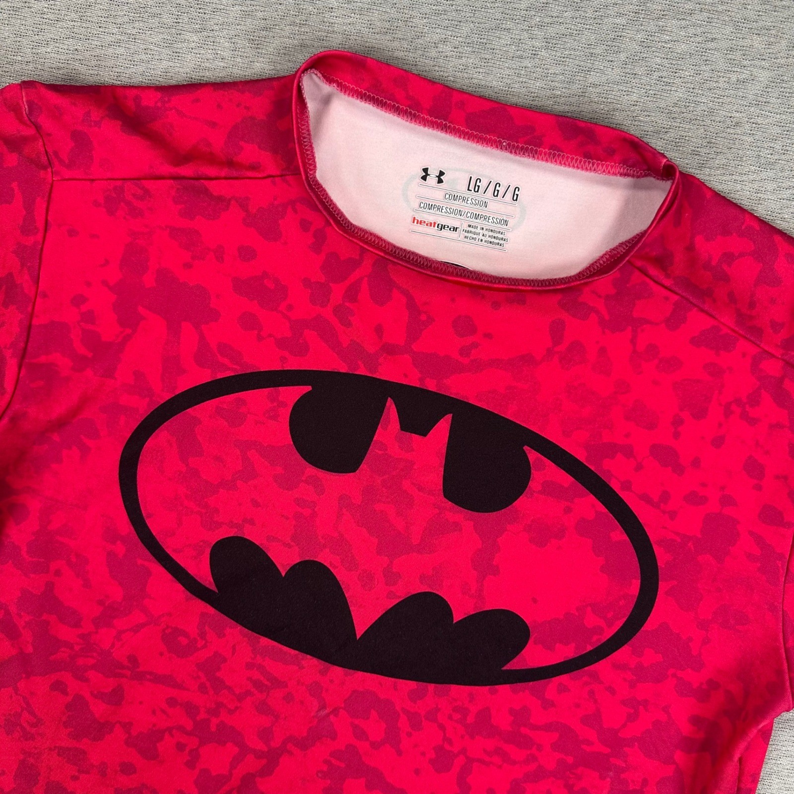 Under Armour Batman HeatGear Compression Shirt Mens Large Pink Camo Alter Ego gallery