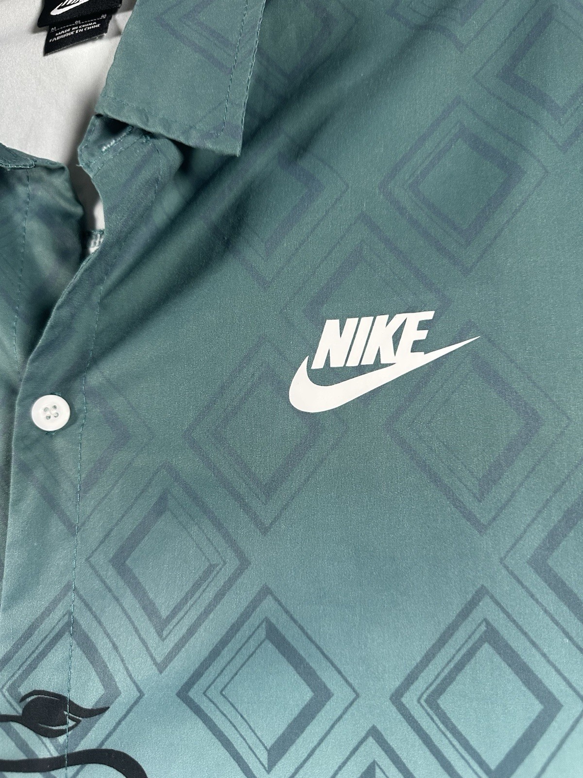Nike Logo Short Sleeve Button Up Bowling Shirt Green Bulls Men’s Size M gallery
