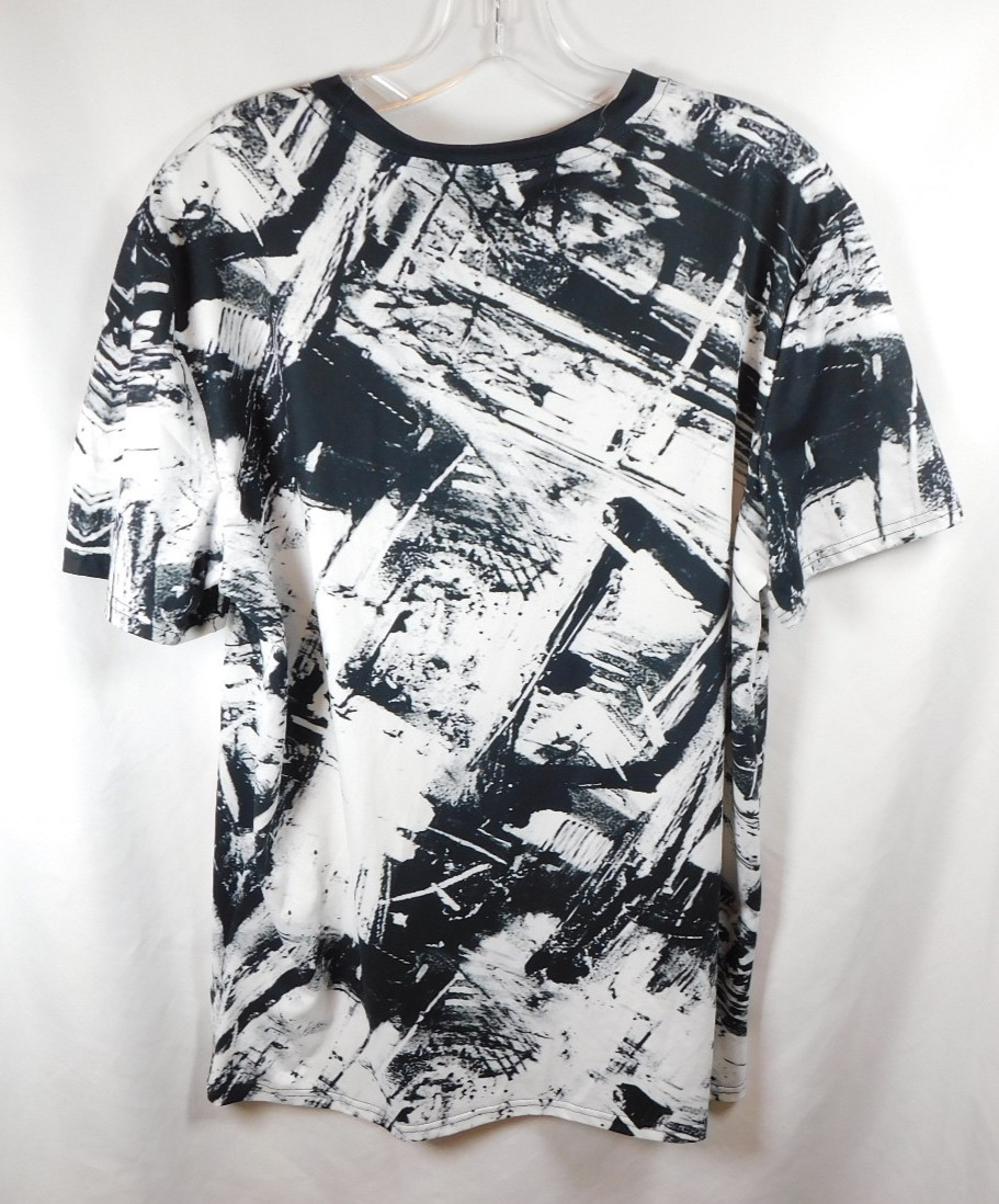 Men's Black & White Geo Design Pullover Top Size M gallery