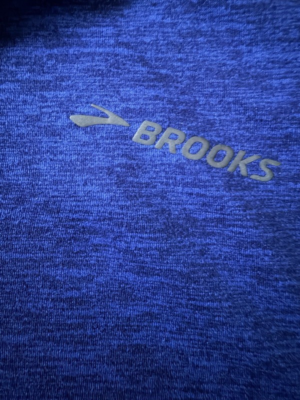 Brooks Running Road Runner Sports Long Sleeve 1/4 Zip Shirt Logo Blue Large JBHS gallery