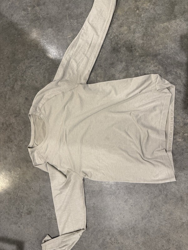 Lululemon Medium Metal Vent Tech Long Sleeve gallery