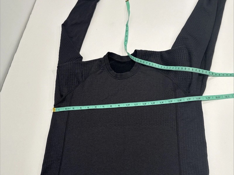 Lululemon Men's Engineered Warmth Base Layer Merino Wool Blend Long Sleeve Small gallery