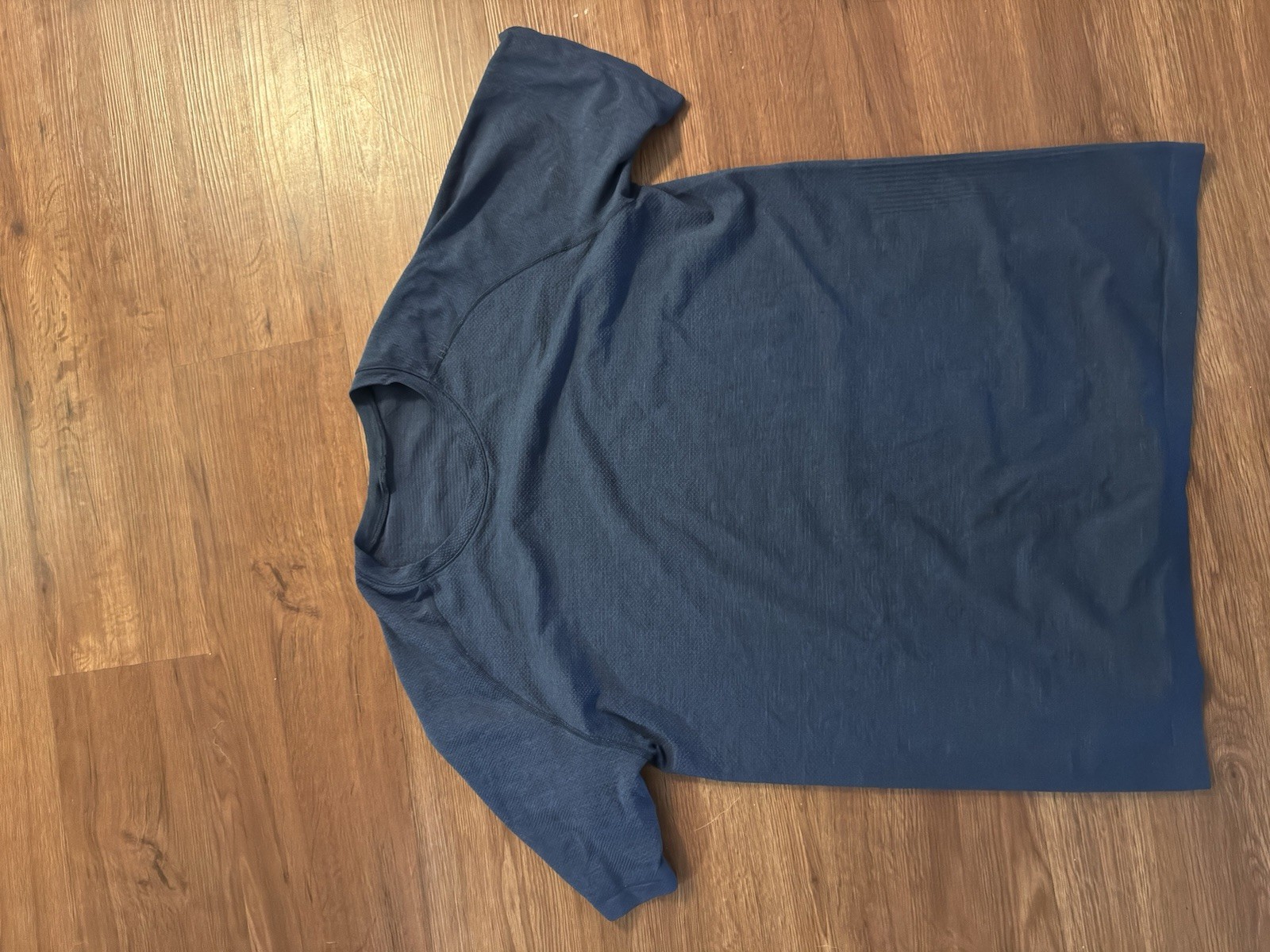 Lululemon Men's MVT Metal Vent Tech Short Sleeve T Size L gallery