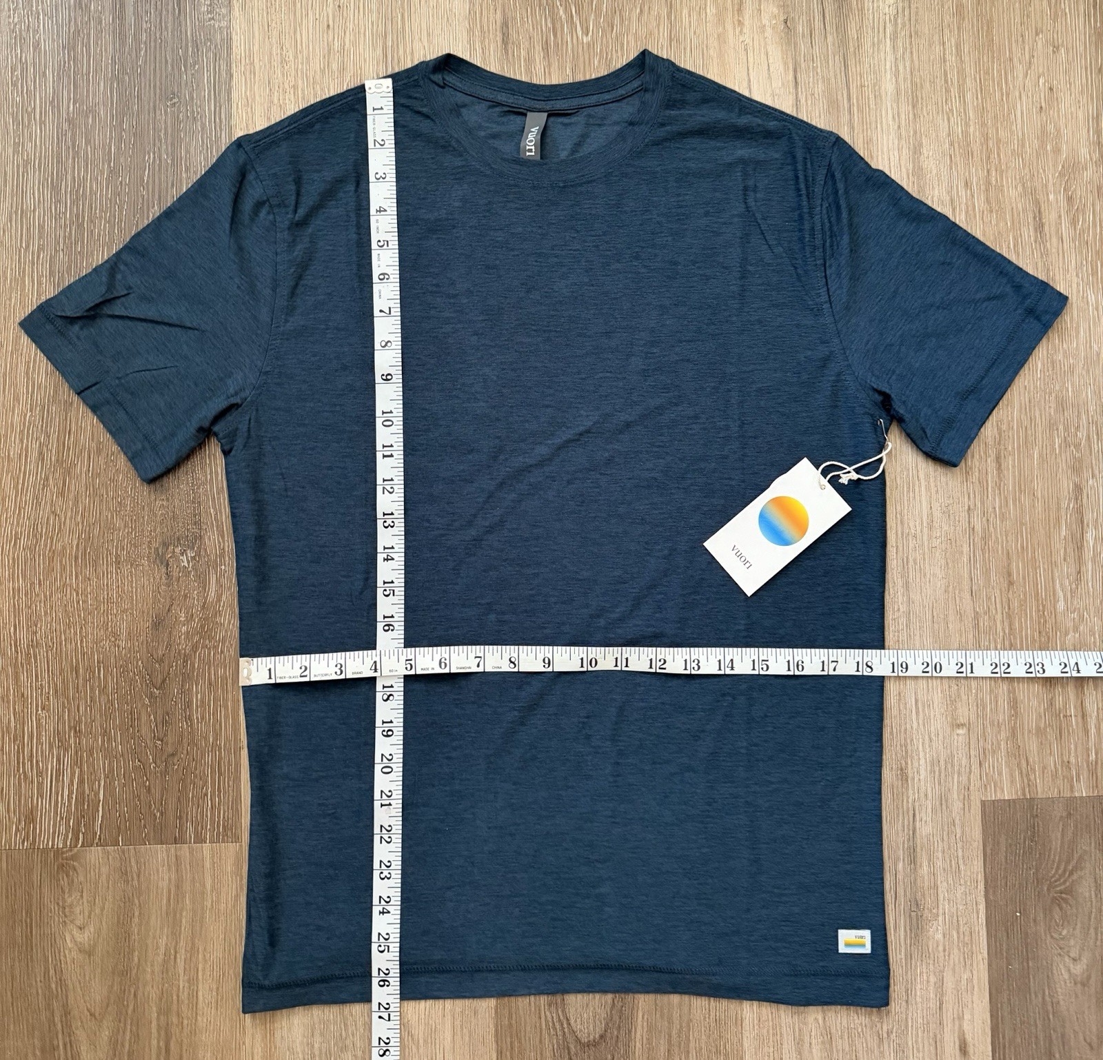 Vuori Strato Tech Tee Navy Heather Sz Small V126 Athletic NWT gallery