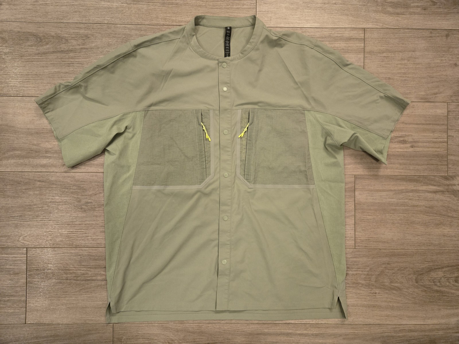 Lululemon Water Repellent Hiking Snap Shirt 2XL Mens Green Short Sleeve gallery