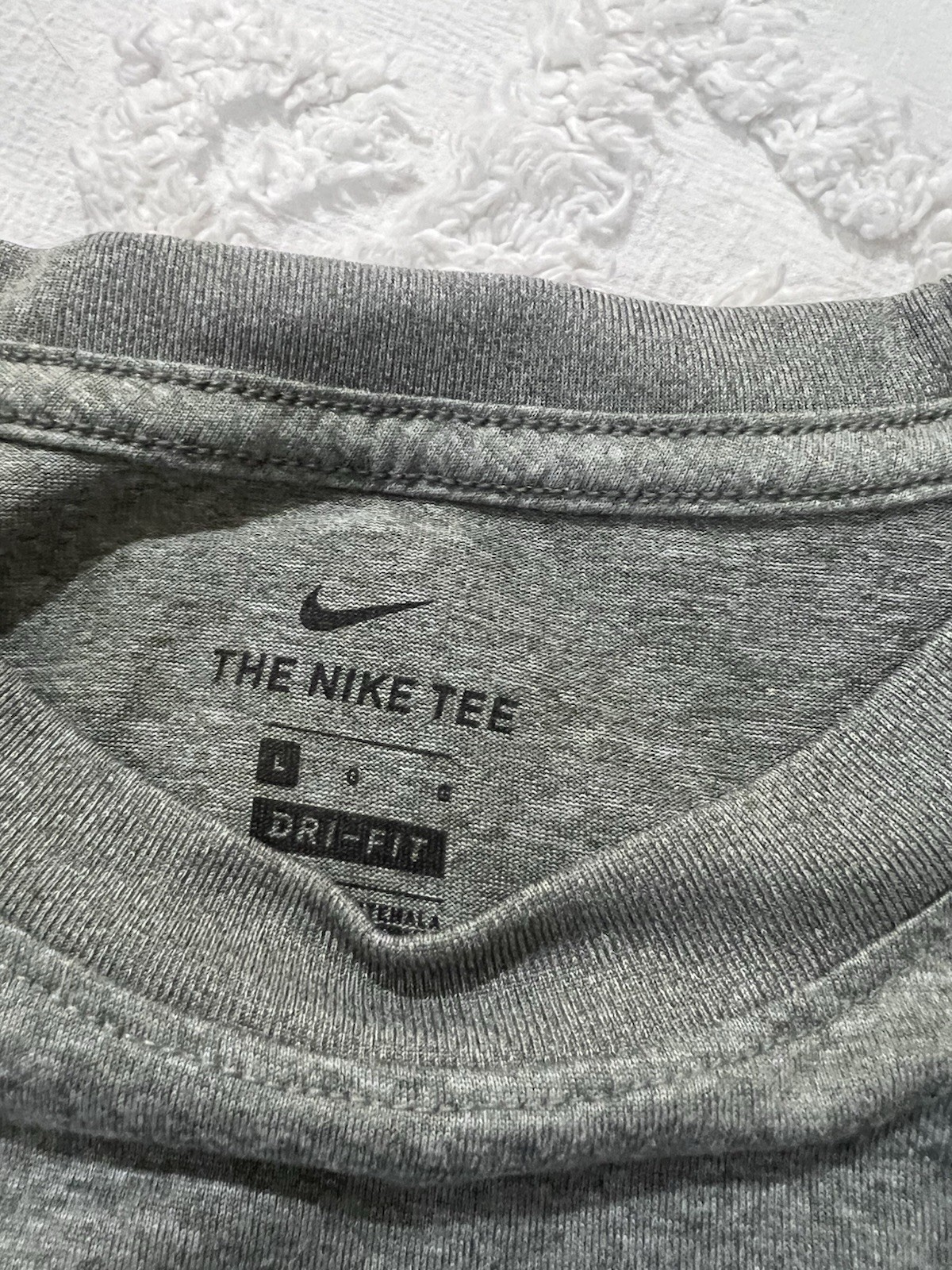 Nike The Nike Tee Dri-FIT Breathable Crew Neck Short Sleeve Gray T-Shirt M gallery