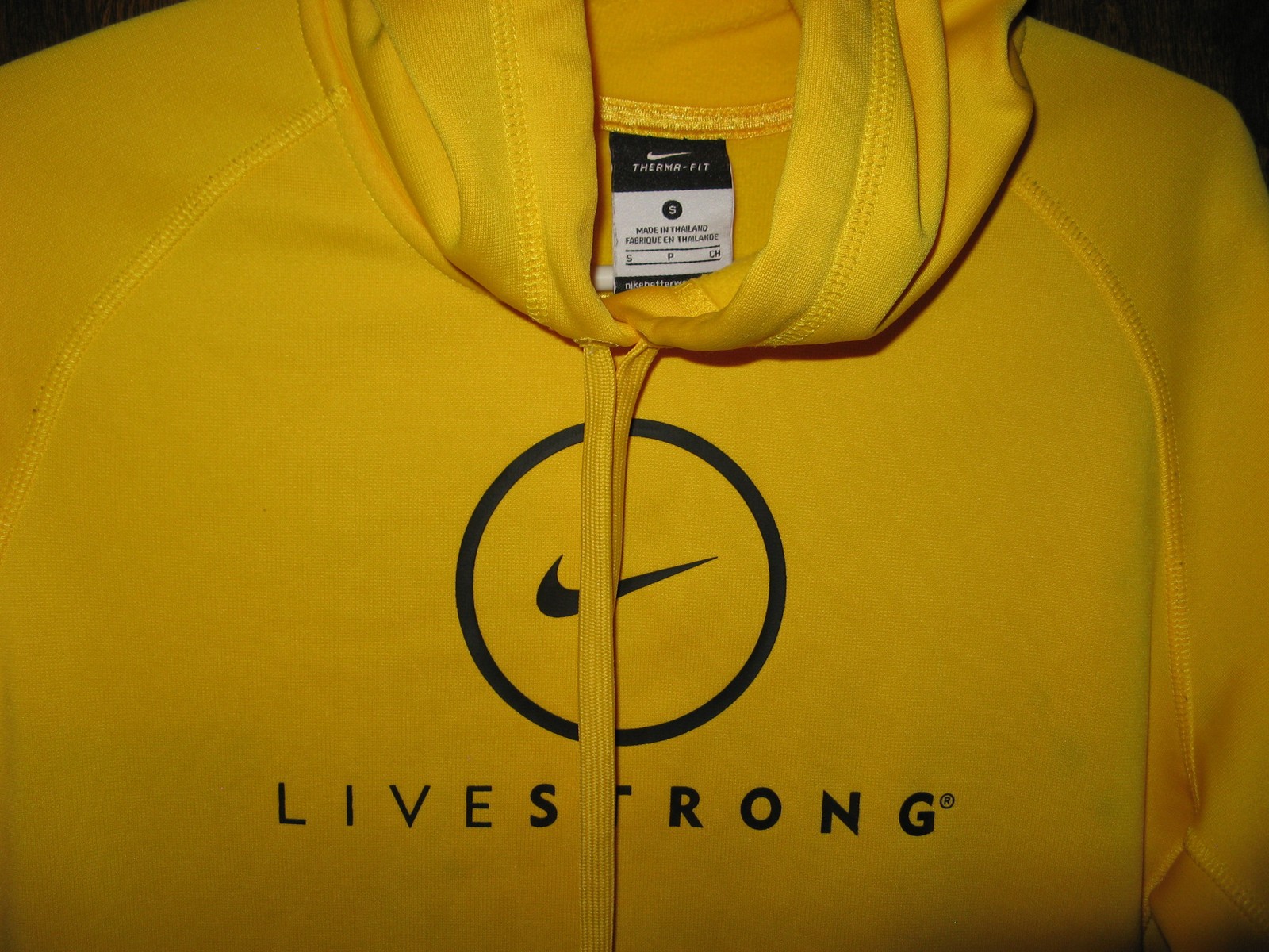 Mens Nike Therma Fit Yellow Live Strong Hoodie Sweatshirt Size S gallery