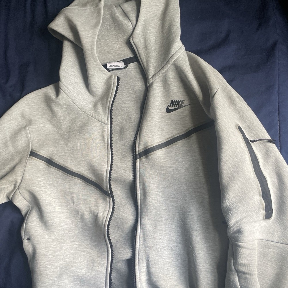 Light Grey Nike Tech Men’s Small 2021 Good Condition