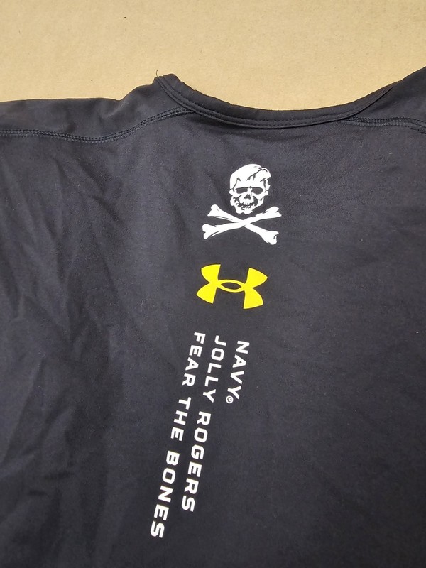 Under Armour Men's Tech Jolly Rogers Shirt Medium Fear The Bones Long Sleeve gallery