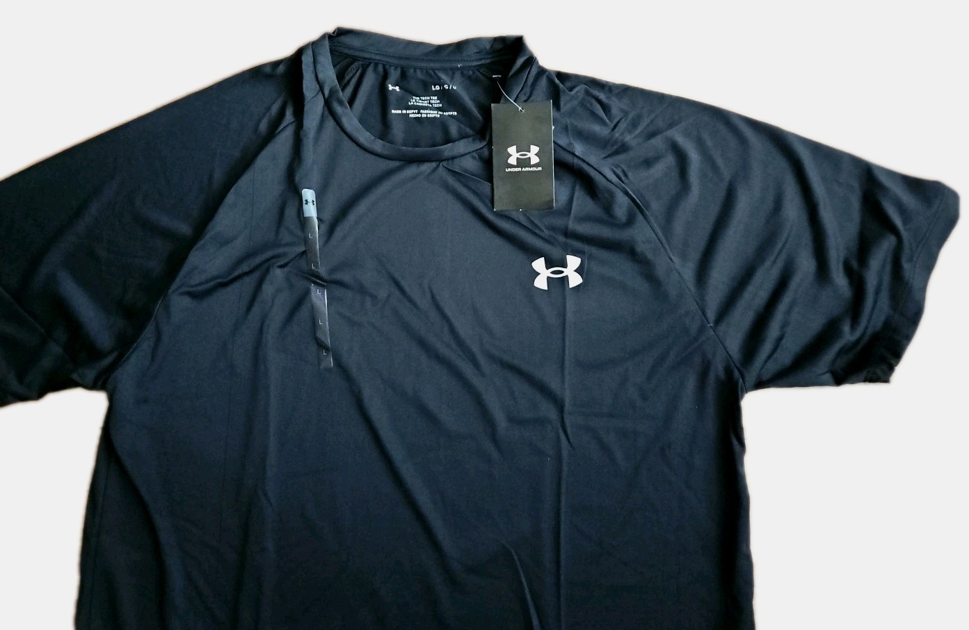 Under Armour Tech Tee Loose Men's T-Shirt Short Sleeve Black Sz Medium NWT. gallery