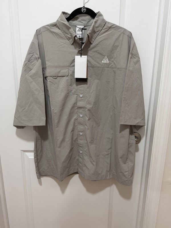 Nike ACG Orb Weaver UV Repel Short Sleeve Shirt Men’s Size Large HJ2883-009 gallery