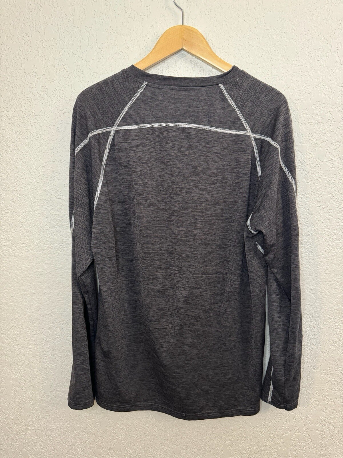 Medium REEBOK Men's Athletic Long Sleeve Shirt Grey gallery