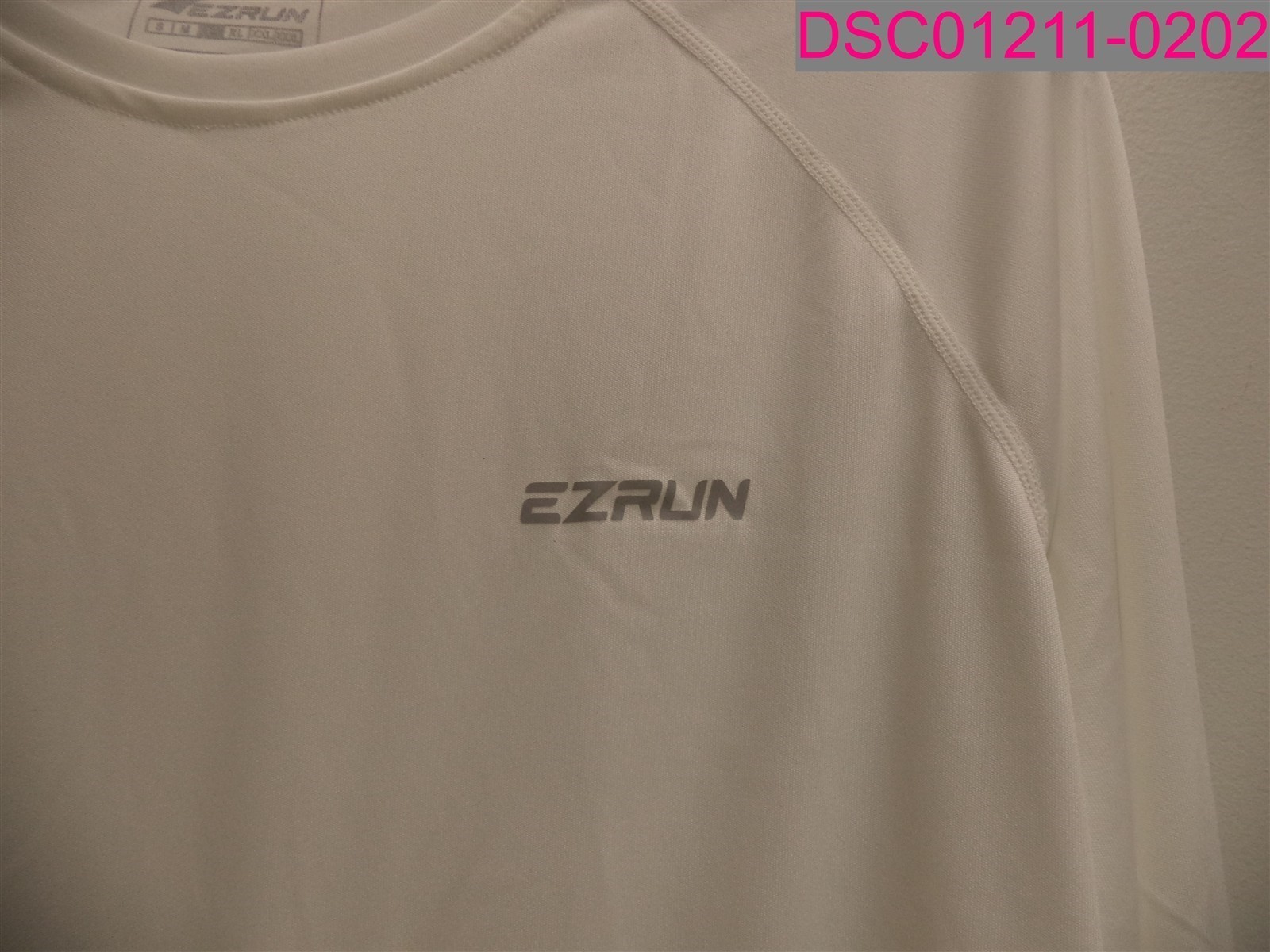 EZRun Men's UPF 50+ Long sleeve White Performance T-Shirt Large gallery