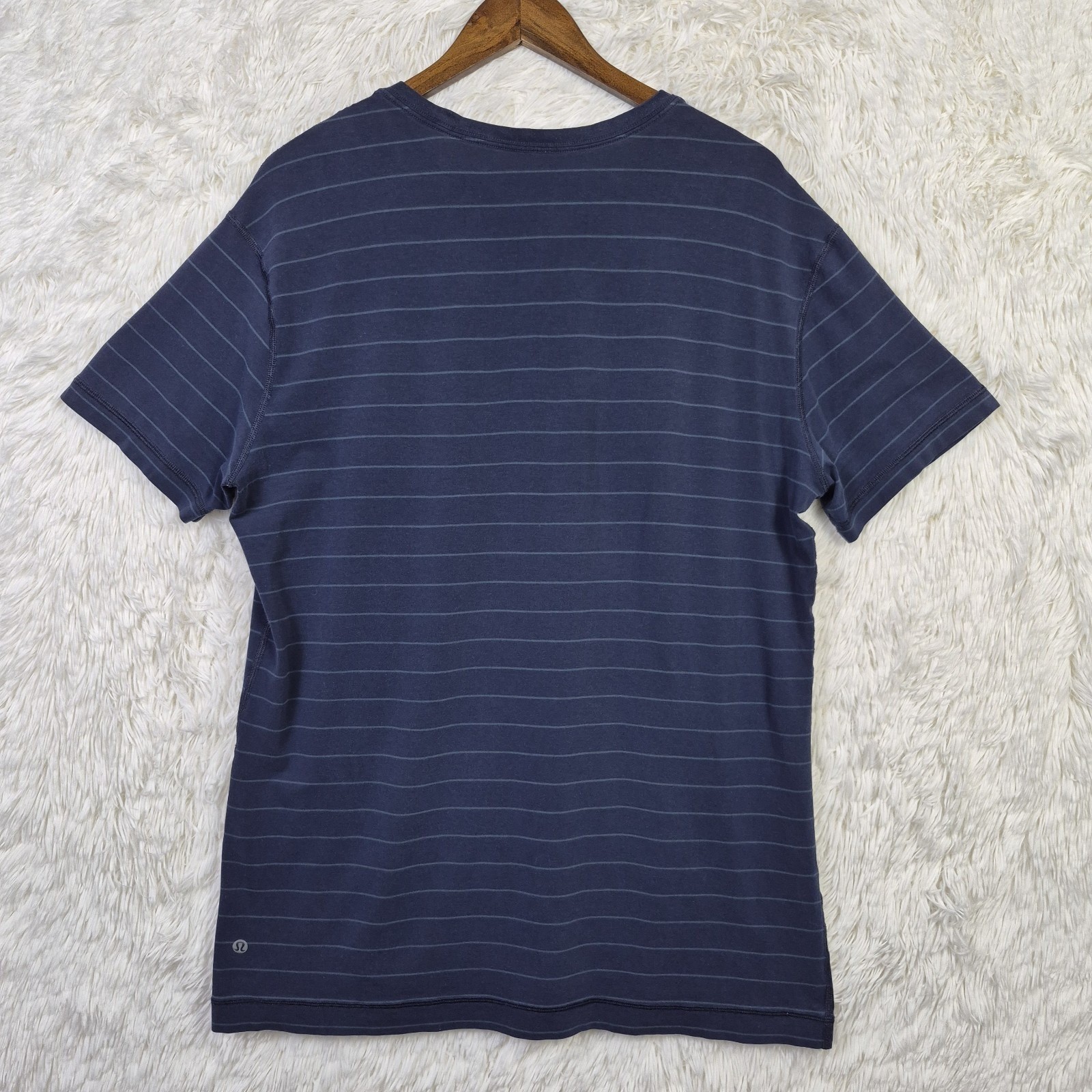 Lululemon 5 Year Basic T Vitasea Fabric Size XL Striped Navy Athleisure gallery