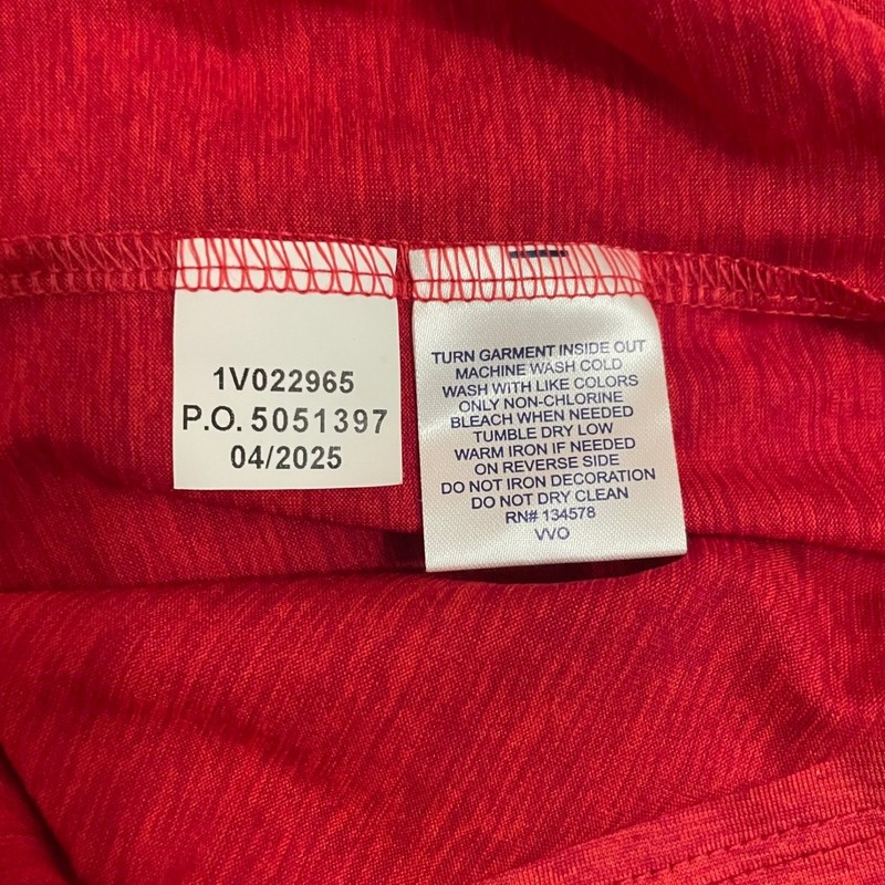 Vineyard Vines Performance T-Shirt Medium Men's Red 98 Whale Flag Americana gallery