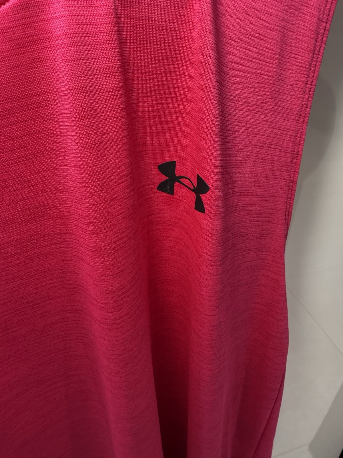 Under Armour Men XL Fuchsia Tech Vent Sleeveless Tank Top Shirt 1384290-681 gallery