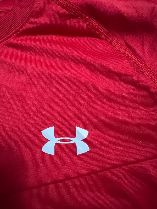 Under Armour Heatgear Loose Short Sleeve Mens Large L Red EUC gallery