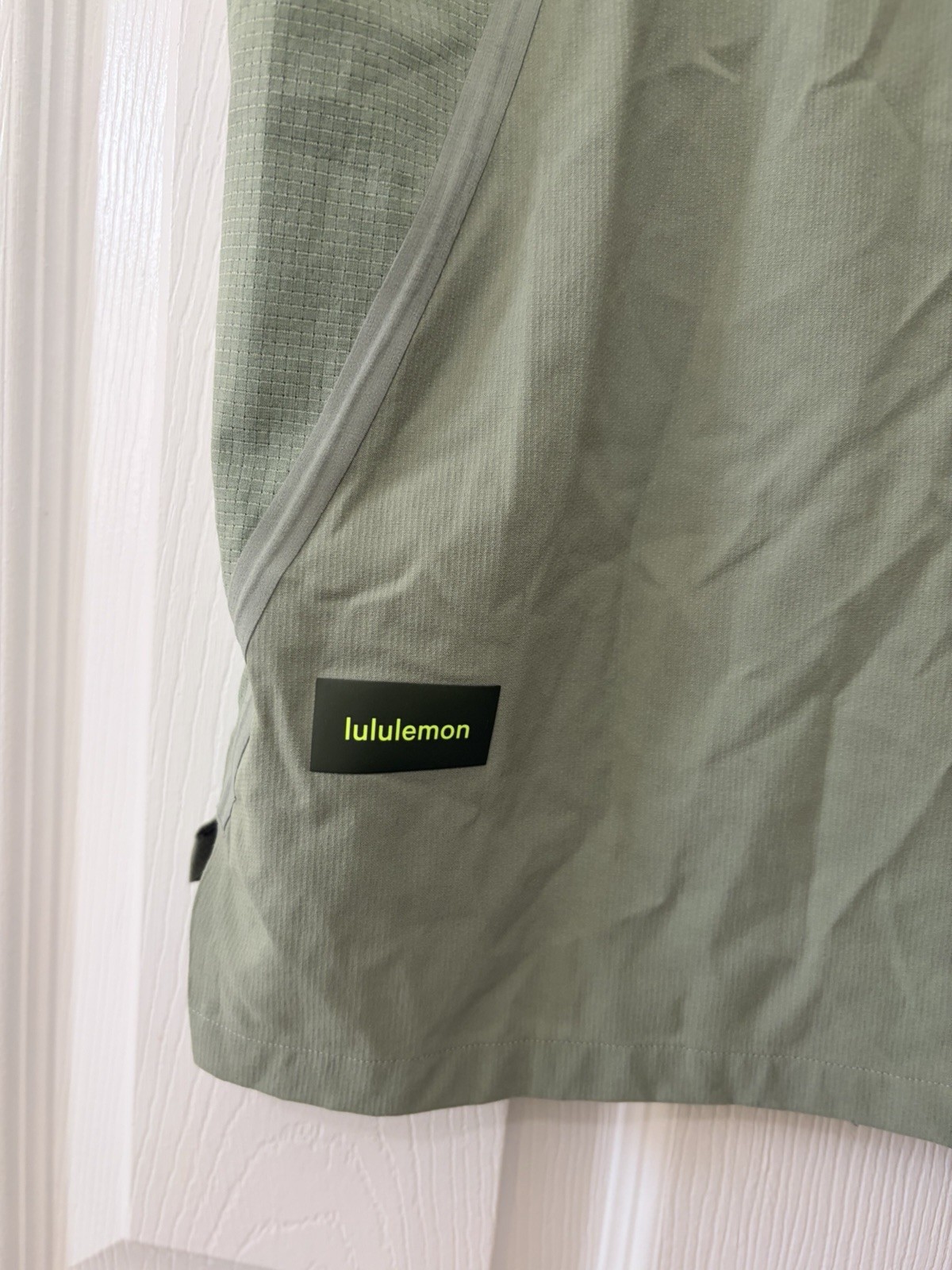 Lululemon Men’s Water Repellent Hiking Short Sleeve Shirt Size L Laurel Green gallery