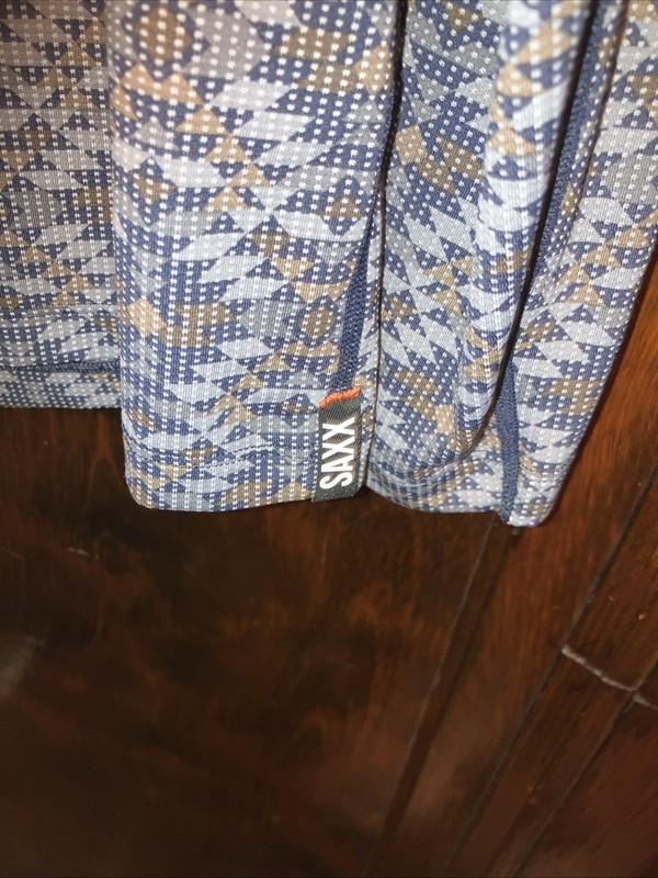 SAXX Quest Men’s Long Sleeve Crew Shirt Size Medium Geometric Print Nylon Blend gallery