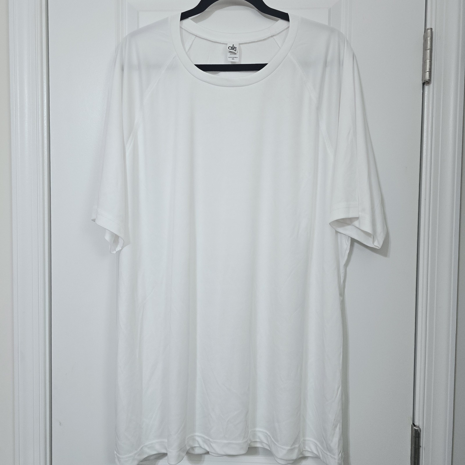 Alo Yoga - XL Men's Performance Short Sleeve Crewneck Athletic Raglan Tee White gallery