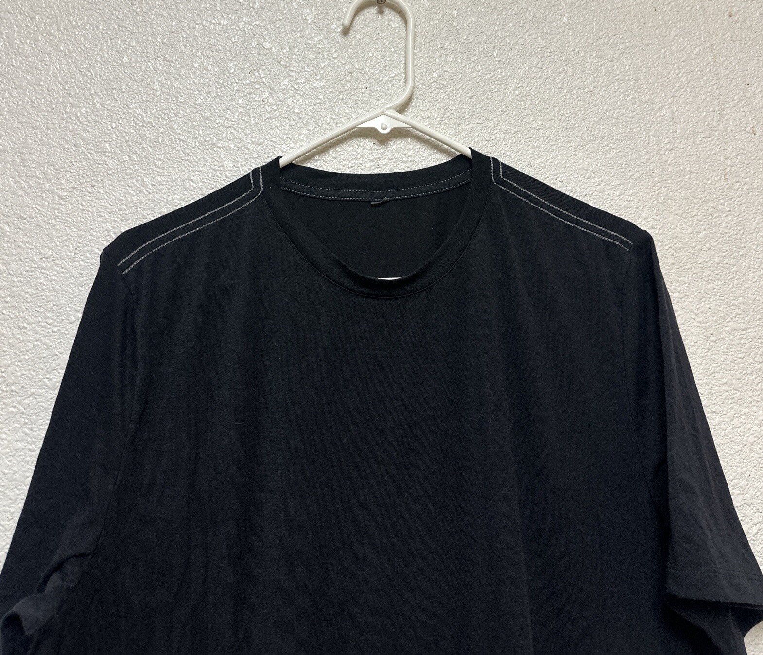 Vuori Men’s Current Tech Black Lightweight Moisture Wicking Short Sleeve Sz L gallery