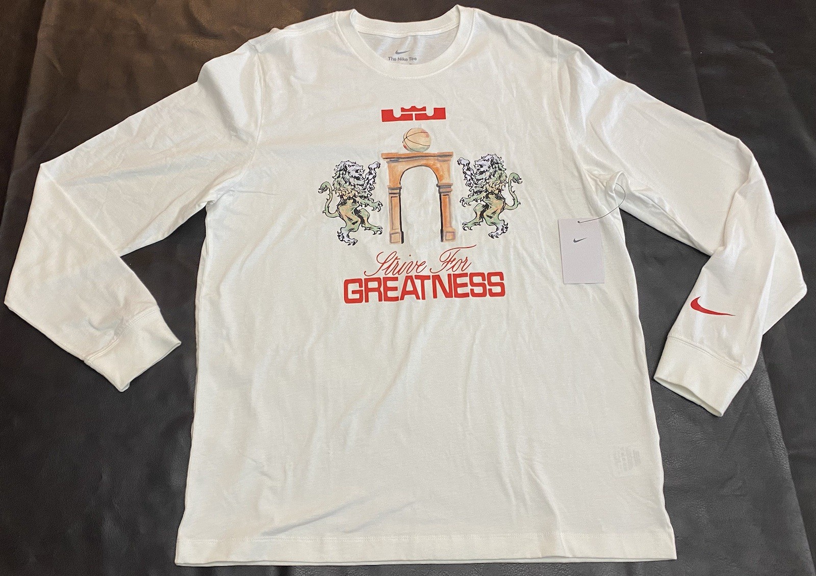 $55 NEW Nike Mens Lebron James Strive for Greatness Basketball Tee FQ4908 Medium gallery
