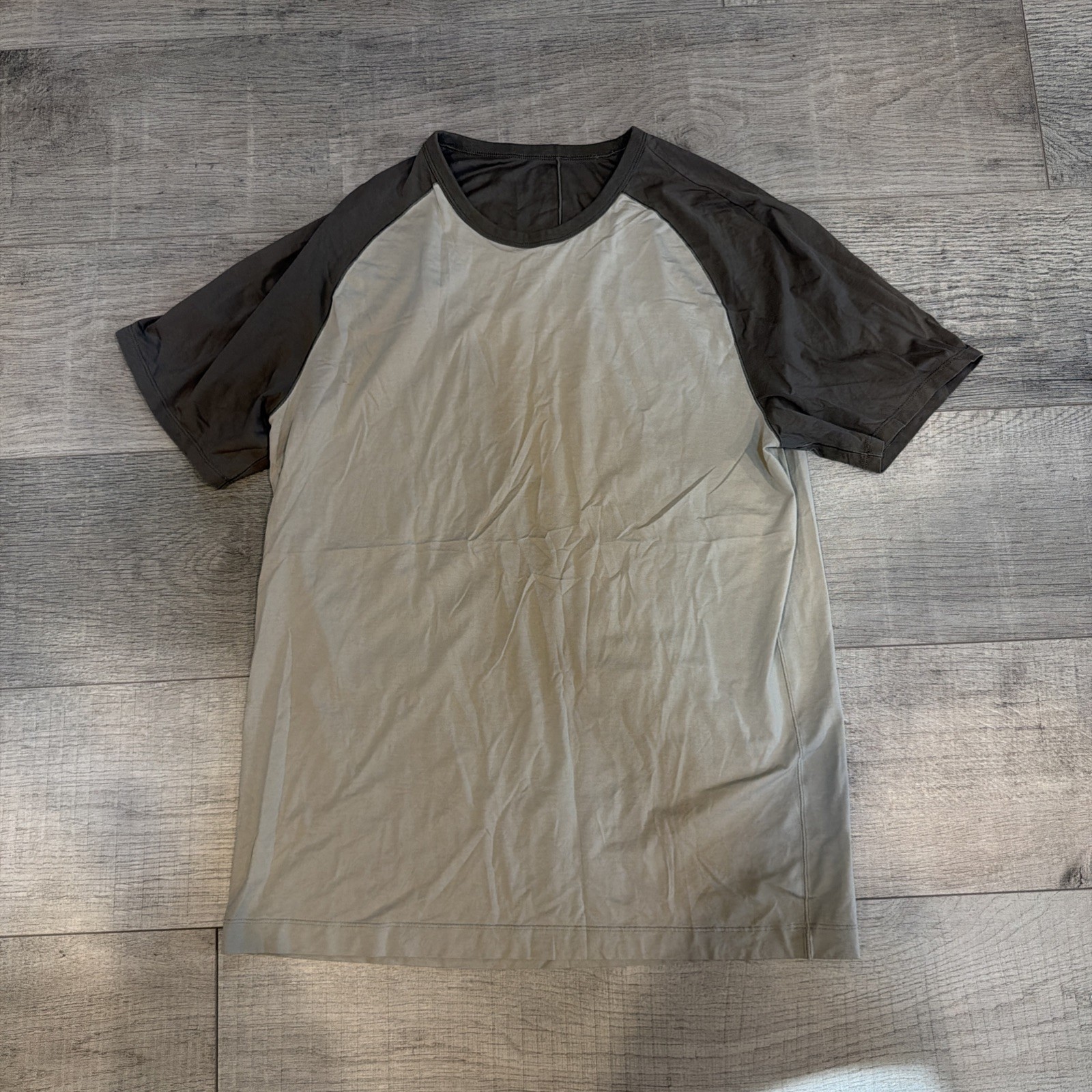 Lululemon Men's Medium T-Shirt Beige And Gray gallery