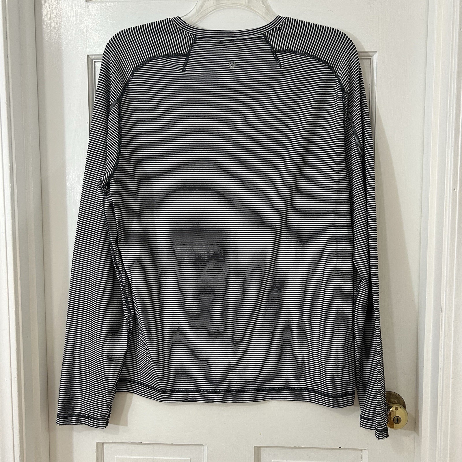 Lululemon Surge Warm Mens Mini Striped Blue Nautical Long Sleeve Shirt Sz. XL? gallery
