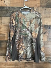 NEW Under Armour HeatGear Men’s Realtree Camouflage Long Sleeve Loose Fit Sz S