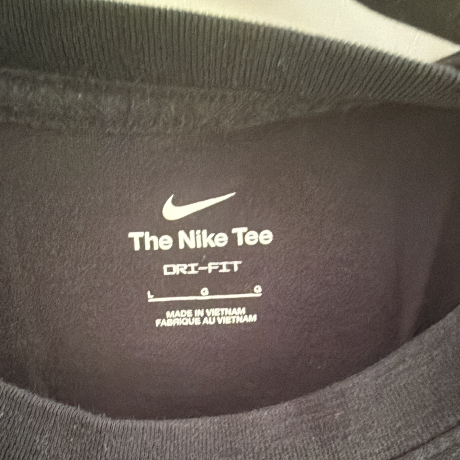 Nike The Nike Tee Dri-FIT Men's Black Solid Crew Neck Logo T-Shirt Size L gallery