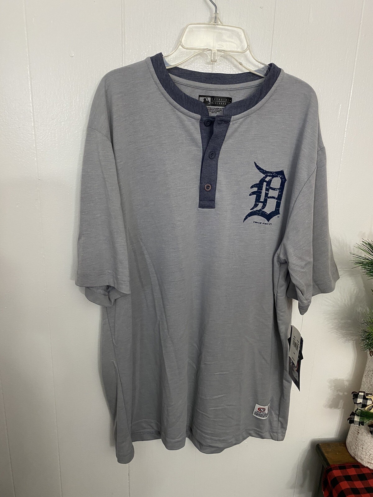 Detroit Tigers M Gray Polo Stretchy Shirt Genuine Merchandise NWT True Fan gallery