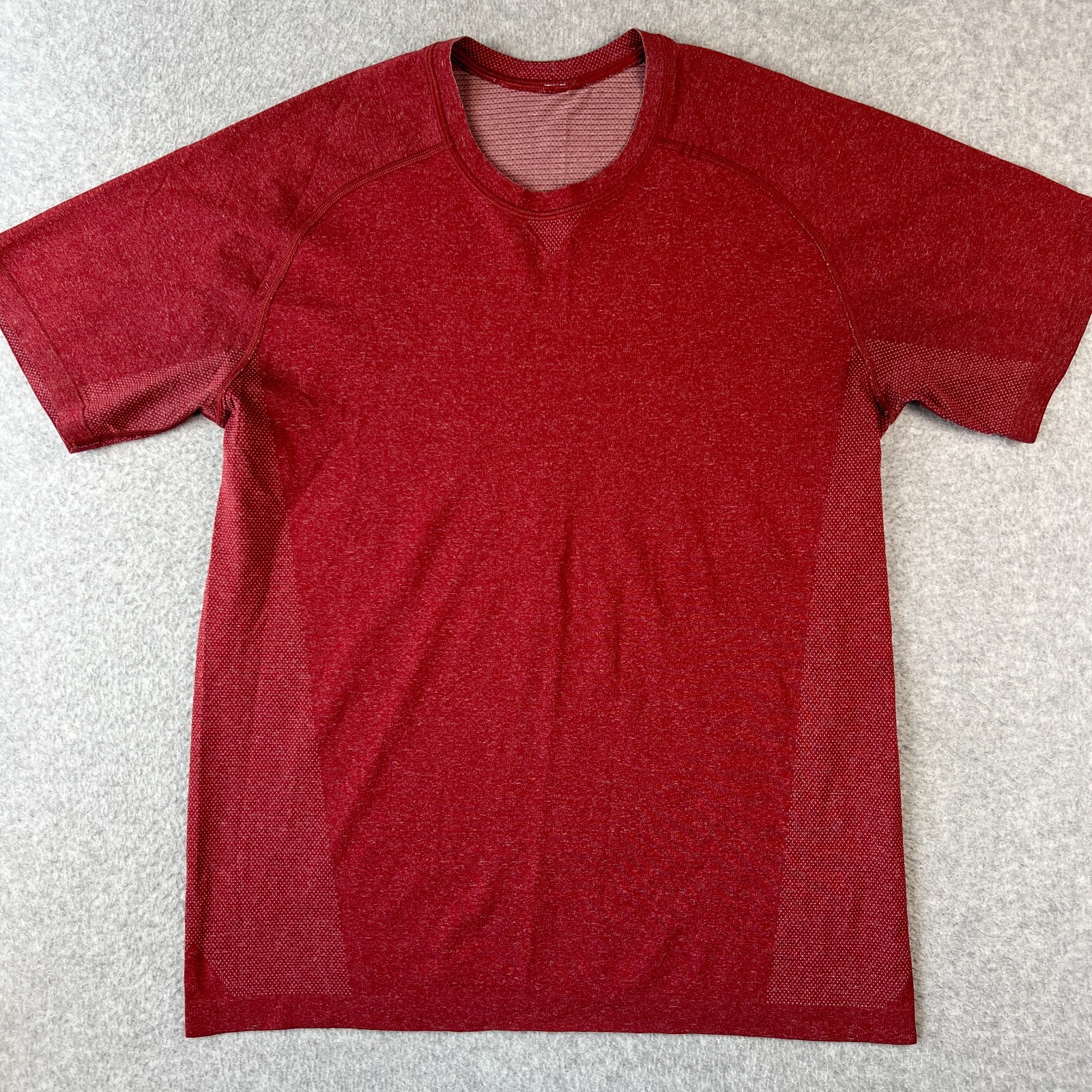 Lululemon Metal Vent Tech Performance Stretch Shirt Medium Mens Red Active gallery