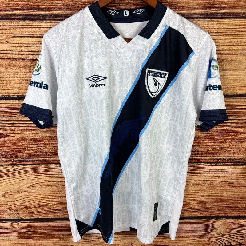 Umbro Guatemala National Team White / Home Soccer Jersey size Men's Large gallery