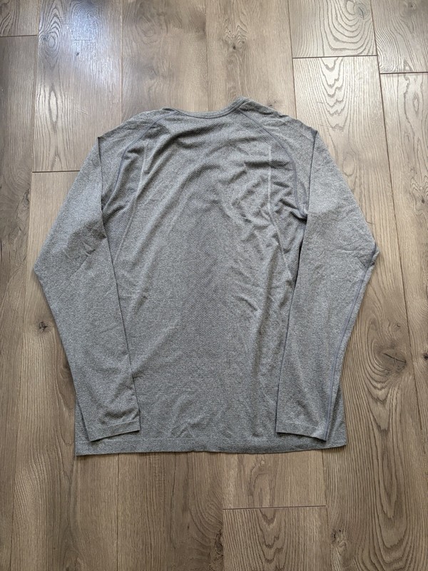 Lululemon Metal Vent Tech Light Gray Long Sleeve Henley Neck Shirt Men’s Medium gallery