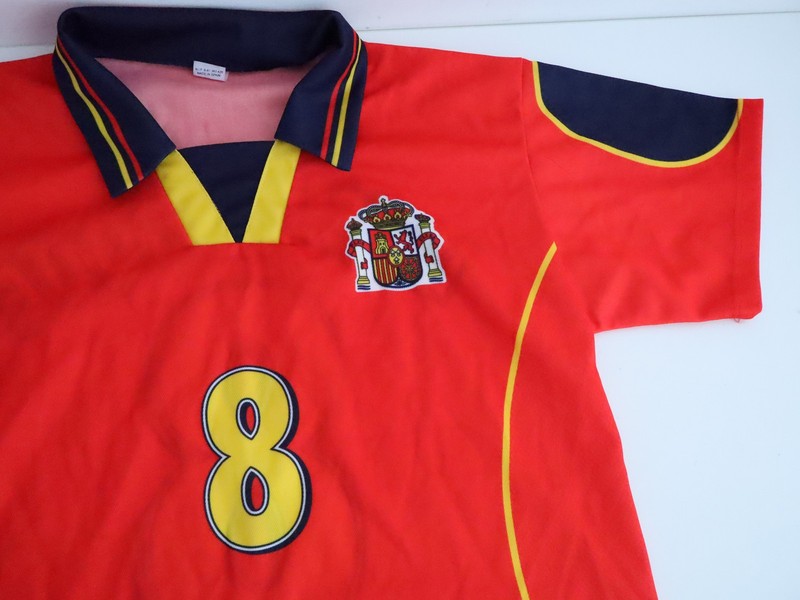 Spain Vintage 1990s Football Shirt #8 Luis Enrique Red Mens M gallery