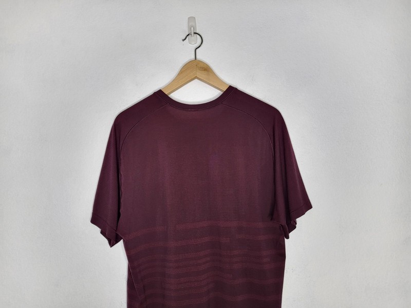 LULULEMON Metal Vent Tech Short Sleeve Top Men's Large Graphic Dark Red Adobe gallery