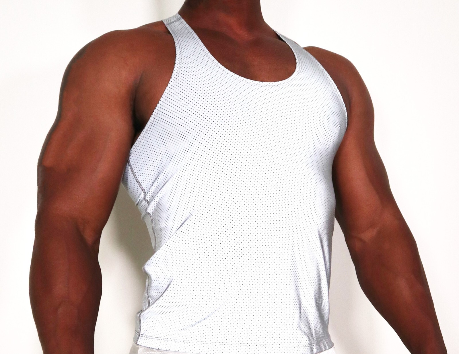 SLEEVELESS SILVER REFLECTIVE SHIRT SIZE SMALL gallery