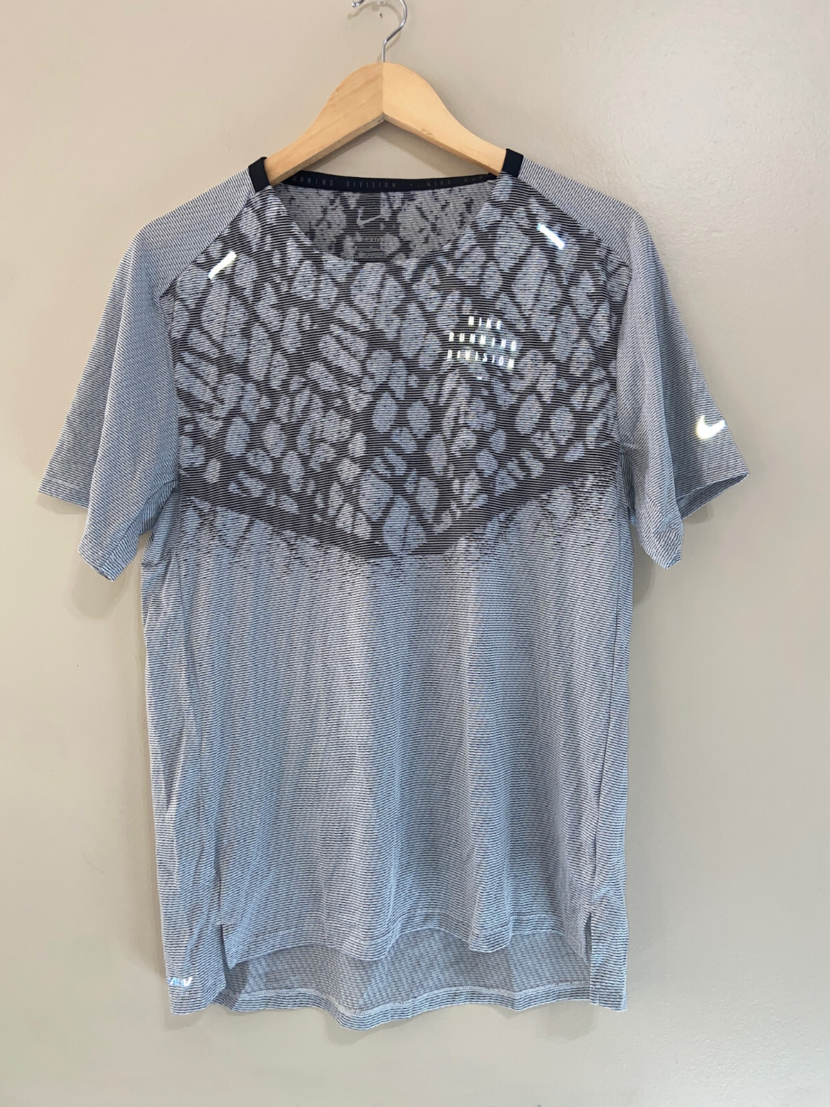Nike Running Division Dri-Fit ADV Running Shirt Size M DQ4778-014 $80 NEW gallery