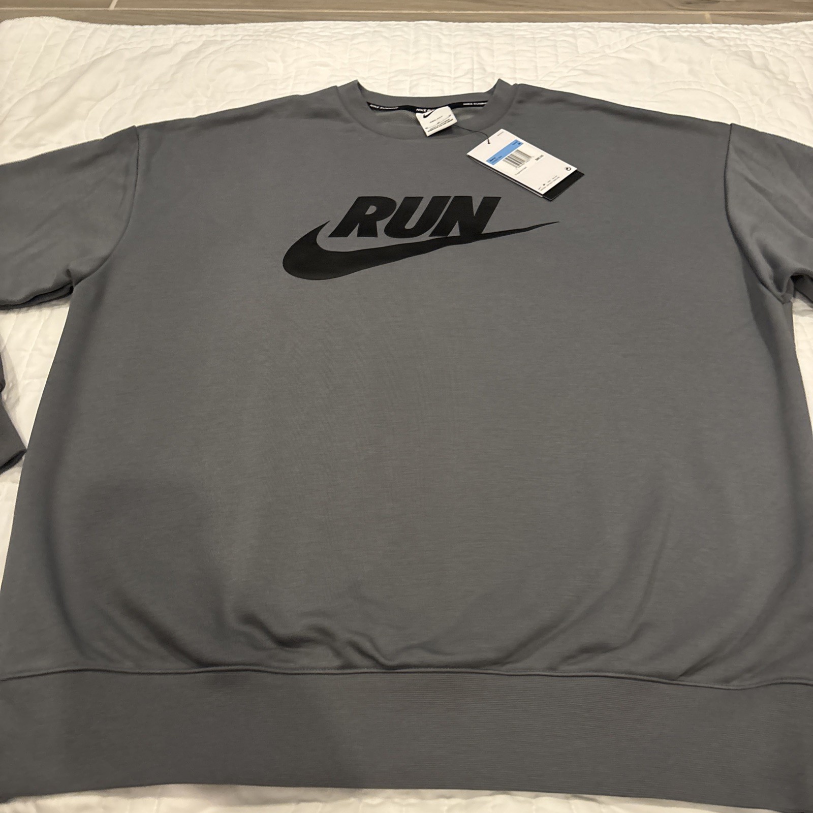 Nike Medium Running Division Long Sleeve Gray Sweatshirt IH2822-084 NWT $80 gallery