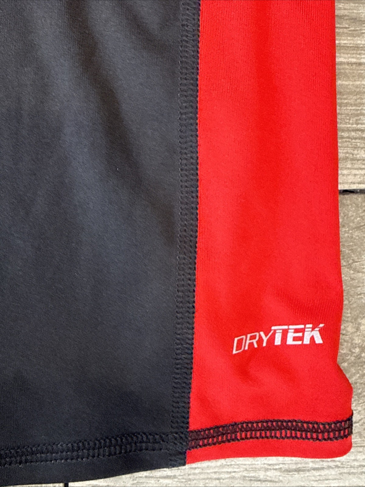 Medium Tek Gear Black & Red Performance Wicking T-Shirt 2016 Drytek Training Tee gallery