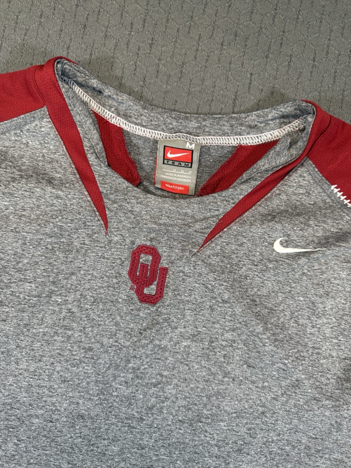 Nike Team Oklahoma Sooners Sleeveless Tank Top Mens M Gray Crimson Dri-Fit gallery