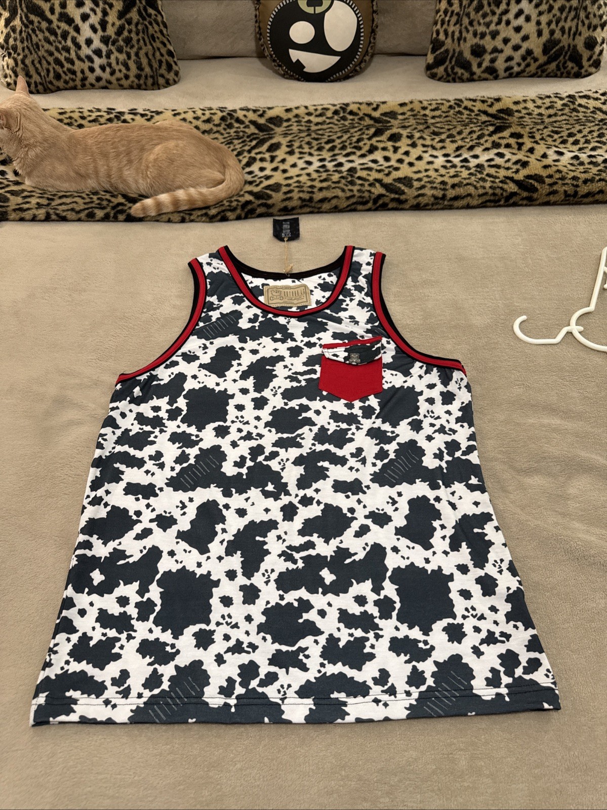 Entree LS Men’s Large Tank Top Red Black White Animal Cow Print gallery