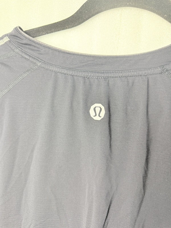 Lululemon Metal Vent Tech Mens Hexagon Logo Dark Navy Performance T Shirt Sz 2XL gallery