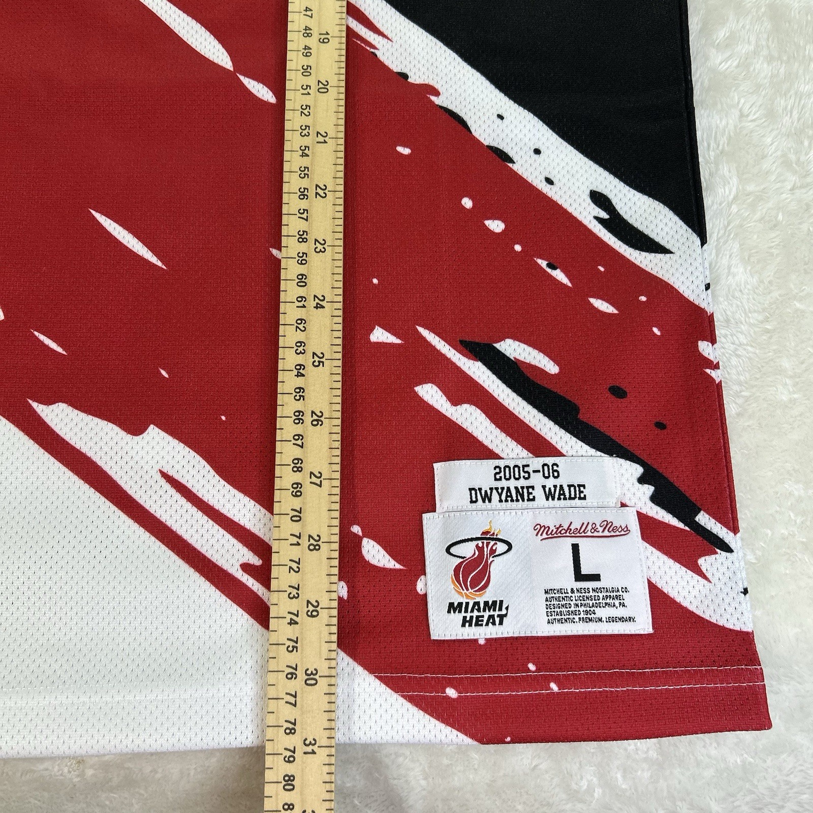 Mitchell and Ness Size Large Paint Brush Mesh Tank Miami Heat Wade 2005-2006 gallery