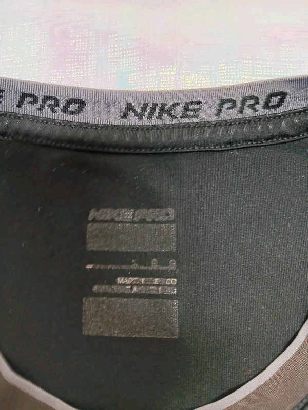 Nike Pro Shirt Mens Lrg Fits Sm Black Fitted Gym Top Running Workout NikeFit gallery