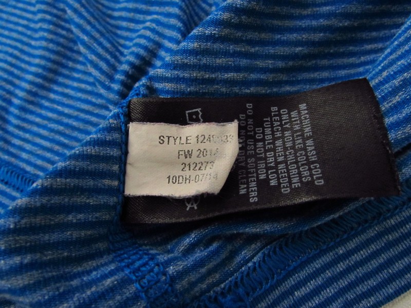 Under Armour Shirt Mens Large Blue Stripe V-neck Fitted Cold Gear Long Sleeve gallery