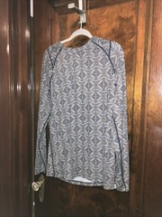 SAXX Quest Men’s Long Sleeve Crew Shirt Size Medium Geometric Print Nylon Blend